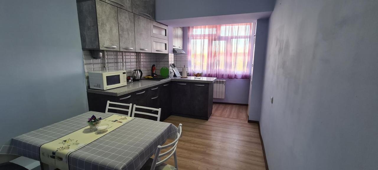 Flat In Central Bishkek Exterior photo